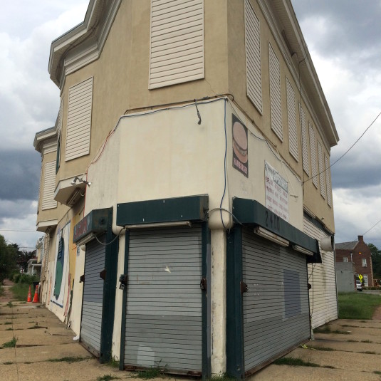Family Supermarket (24th and Jefferson) (closed 2014)
